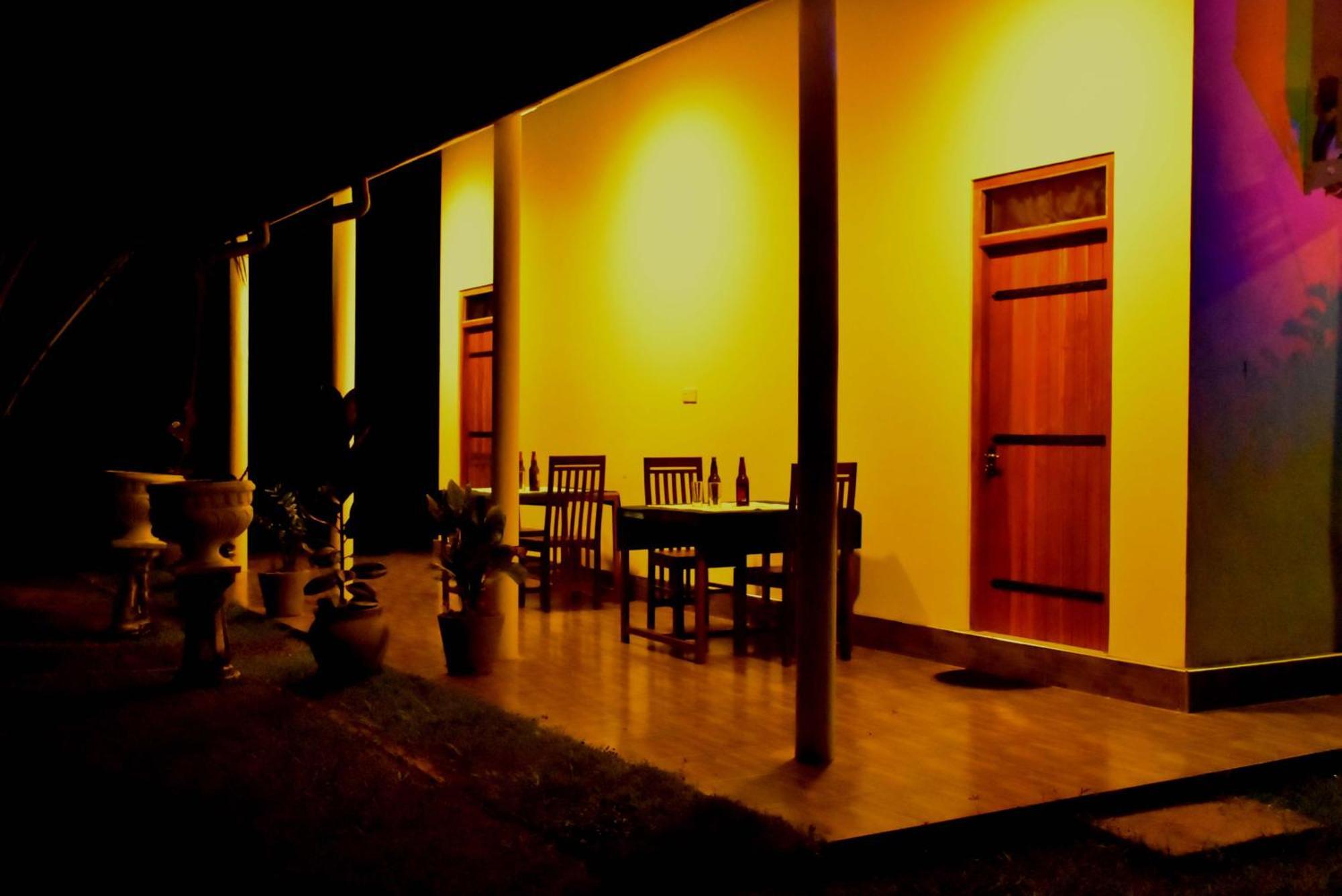 Lake Forest Lodge Udawalawe Buitenkant foto