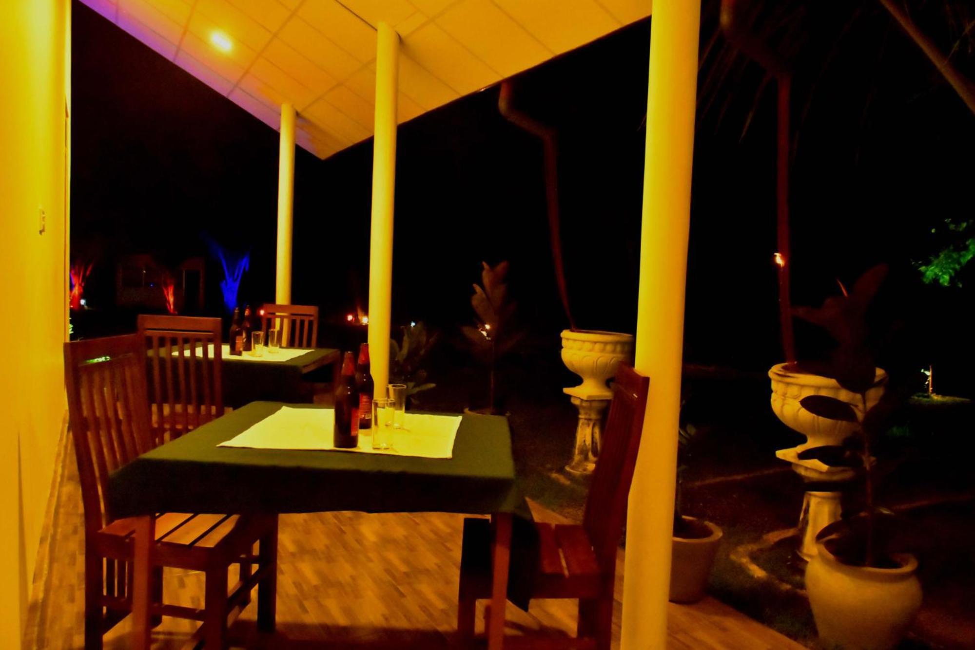 Lake Forest Lodge Udawalawe Buitenkant foto