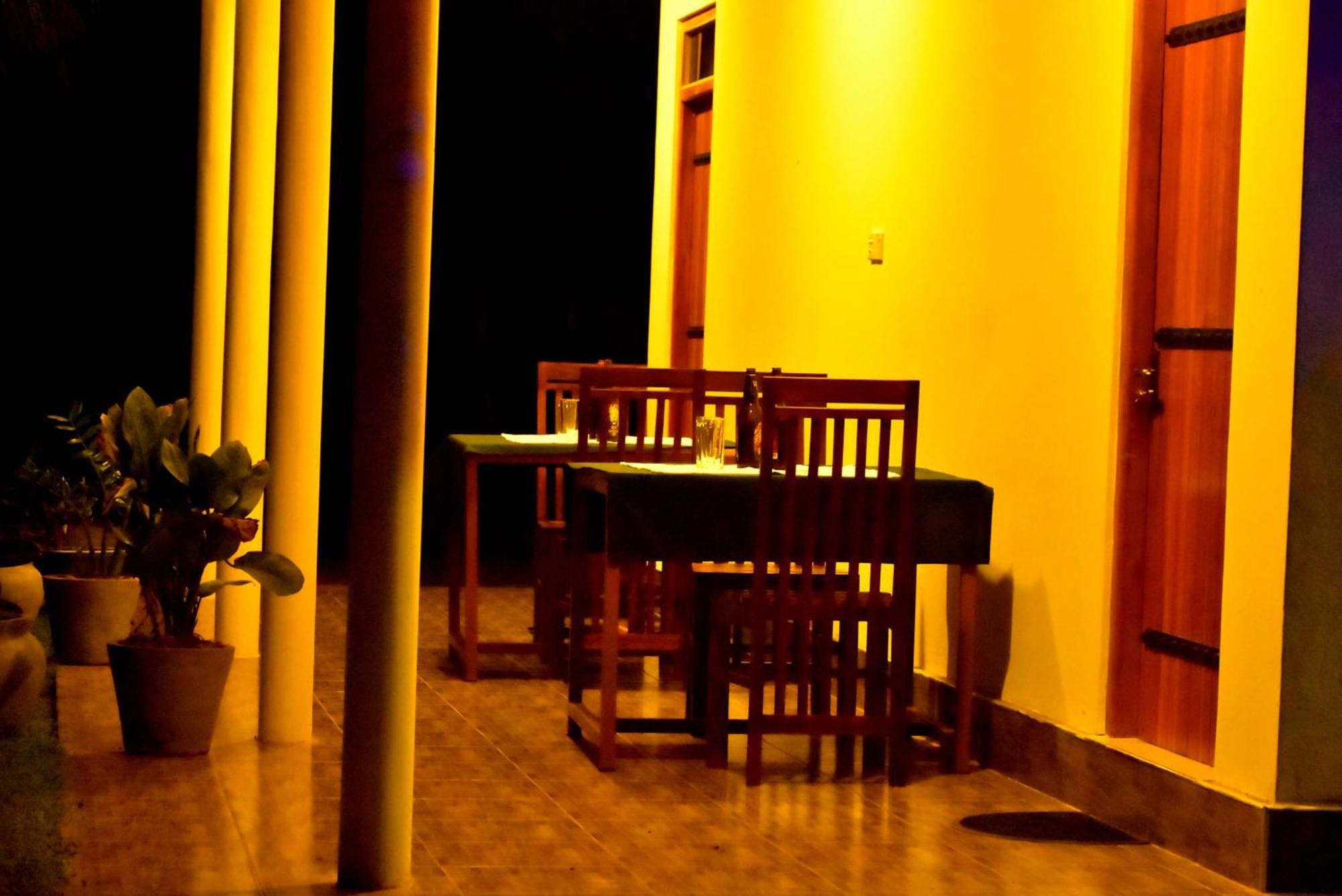 Lake Forest Lodge Udawalawe Buitenkant foto